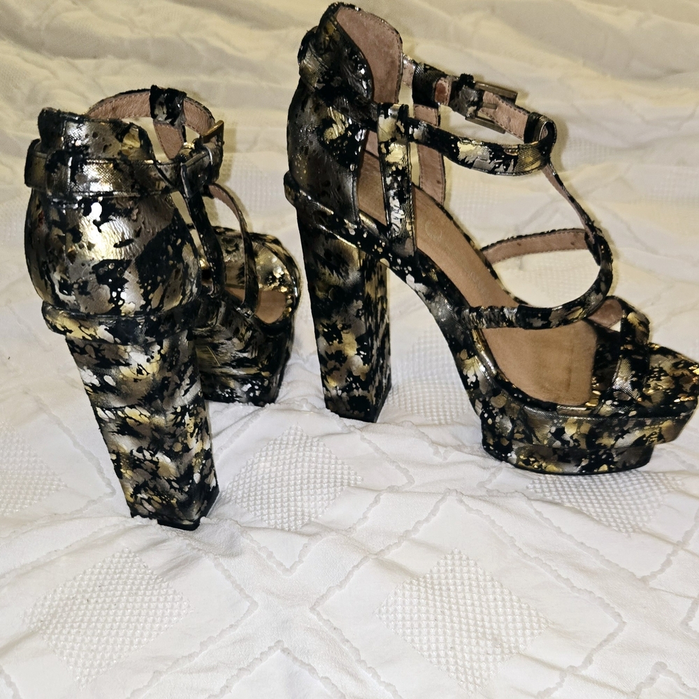 Jeffrey Campbell Black And Gold Platform Pumps. Womens Shoe Size 6.5